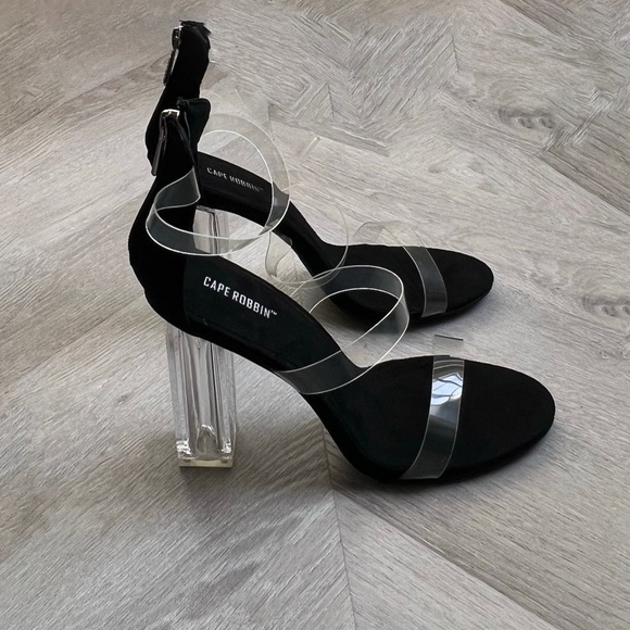 Cape Robbin Maria-7 Lucite Clear Perspex Block Heel Open Peep Toe Sandal Size 8 - Picture 2 of 12